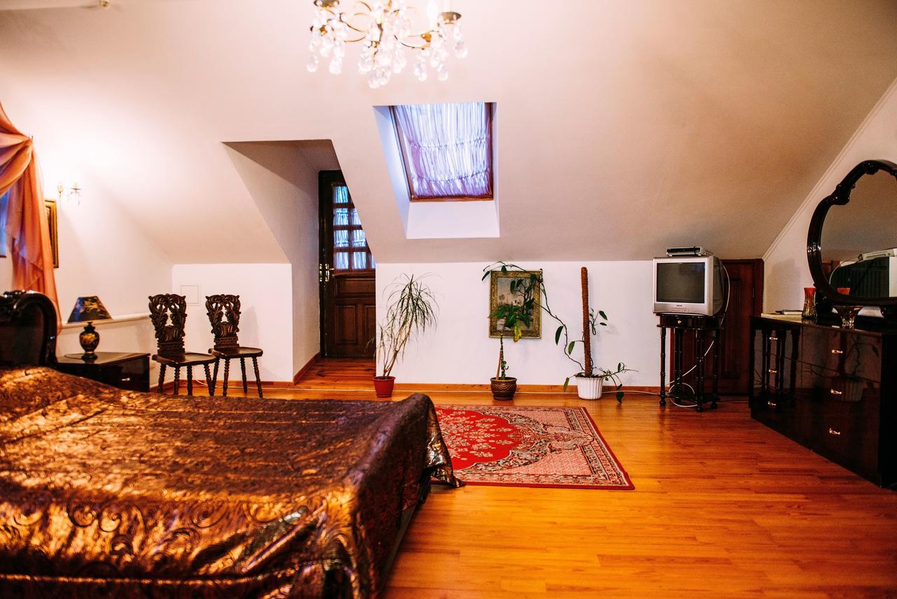 דובנו Antique House Hotel מראה חיצוני תמונה